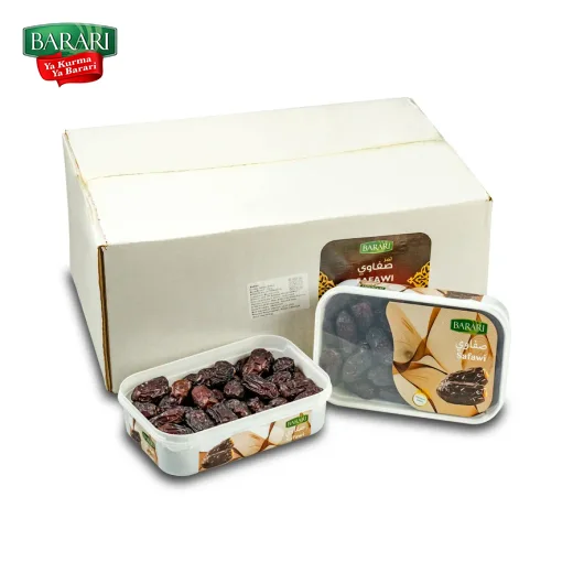 Kemasan karton Kurma Safawi Barari berisi kurma hitam kecokelatan